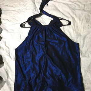 Shiny sleevless shirt